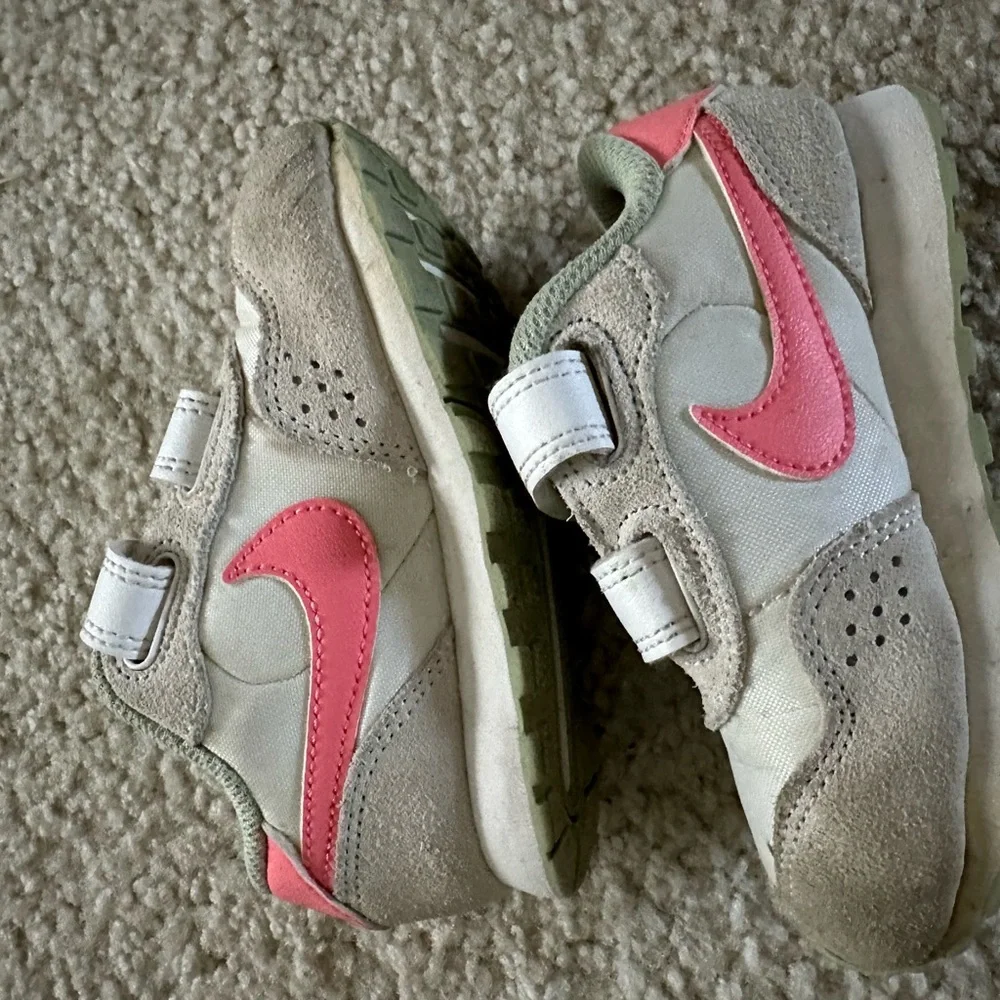 Nike Little Girls (Toddler)  Hook-and-Loop Sneakers